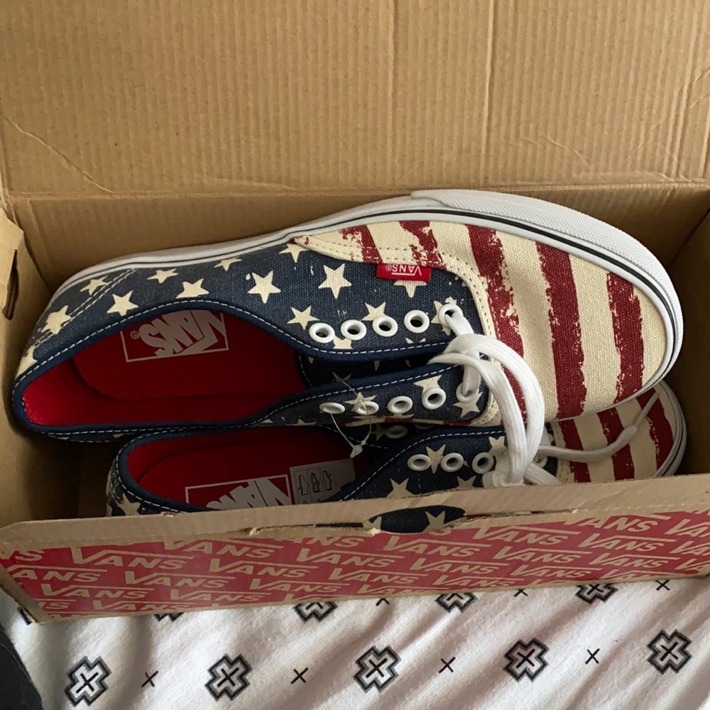 New in box American Flag vans